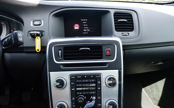 Volvo V60 cena 48900 przebieg: 151000, rok produkcji 2015 z Leżajsk małe 742